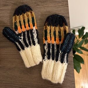 Super cute & Unique Anthropologie Mittens!!